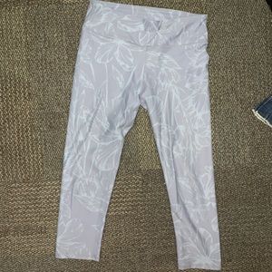 fabletics grey leggings with pattern